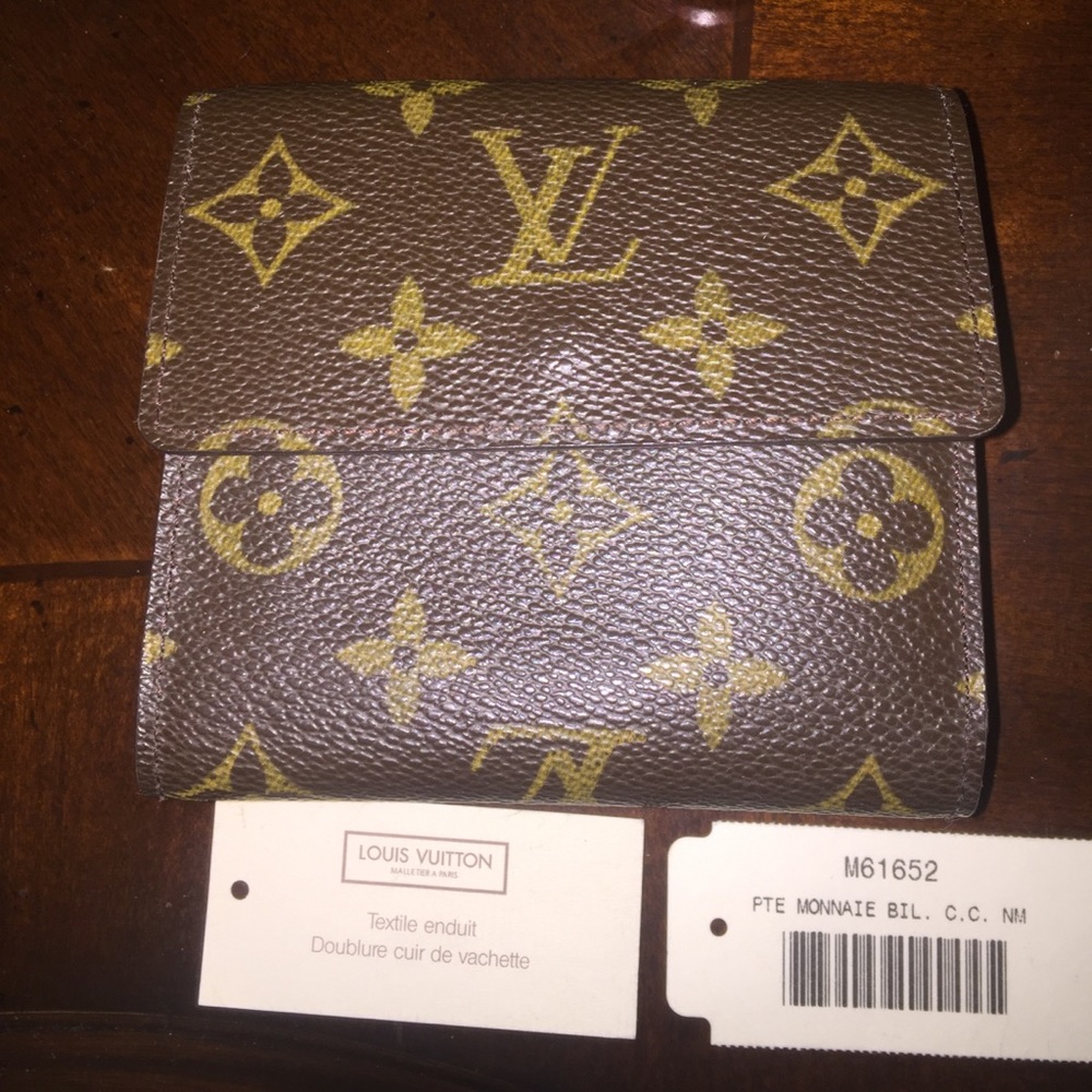 Louis Vuitton Wallet. (Make an offer)